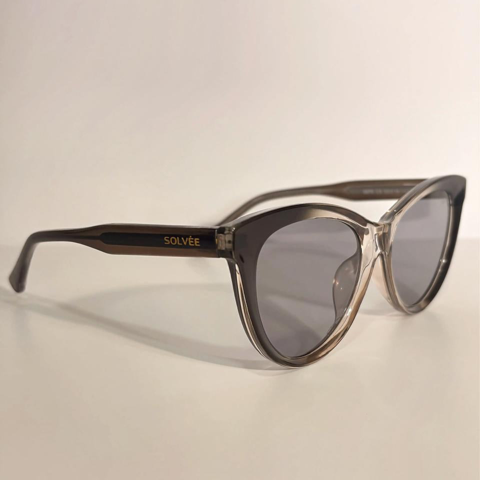 Estilo Premium Feminino com Armação Translúcida Fumê